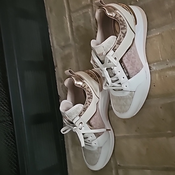 Michael Kors Sneakers - Picture 3 of 6